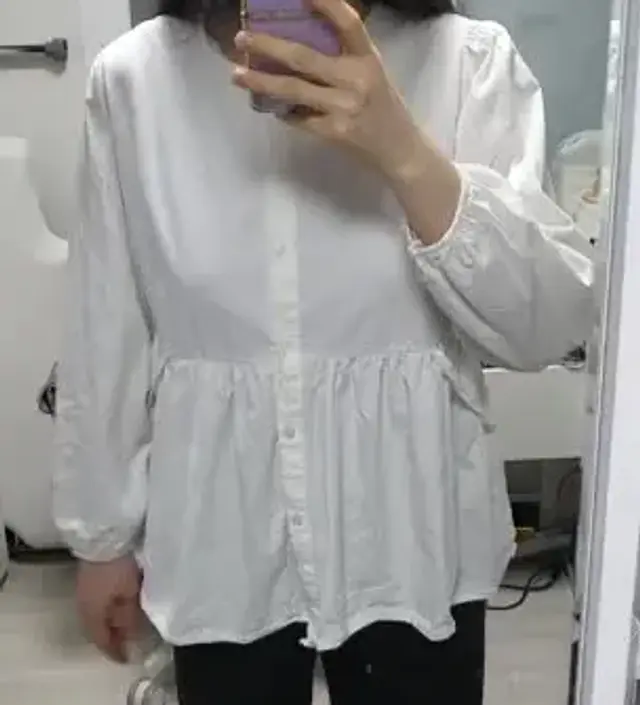 너무 깔끔하고 옆에 끈으로 묶을 수 있어서 출산 후에도 입을 수 있을것 같아요