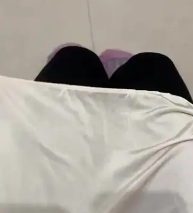 여름에 입기 매우 시원한소재에요
