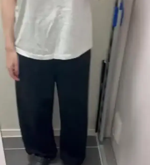 바지 너무 편하고 좋아요. 23주인데 티랑 입으니까 딱이에요.