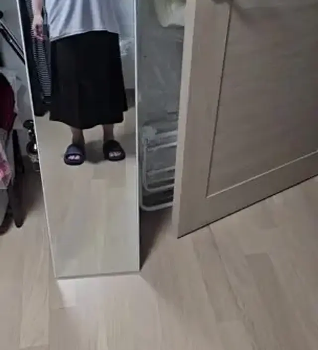 원피스는 많은데 투피스가 입고싶어서 구매햇어요~ 어디에나 어울리는 블랙이고 허벅지