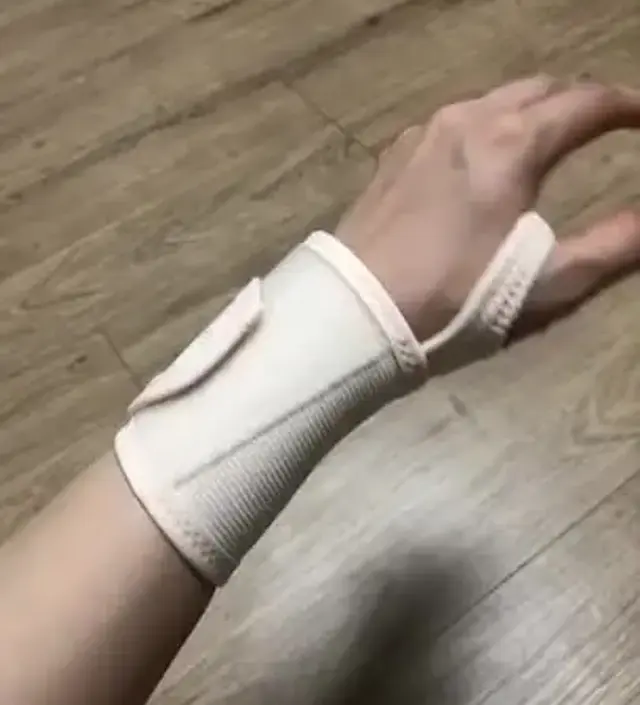 출산 준비하려고 미리 사뒀어요!! 이렇게 손가락 끼우는게 짱짱해서 손목 보호 더 잘 될