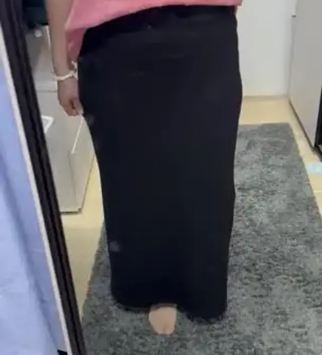 키가 159인데 발목까지 오는 기장입니다. 옆트임이 길게 있어 활동하는데는 전혀 지장이