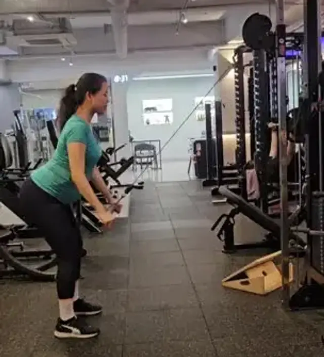 일단 여름까지 운동할 때 입기에 적절하게 얇아요ㅡ 좀 두께가 있는 블랙만 잇어서 추가