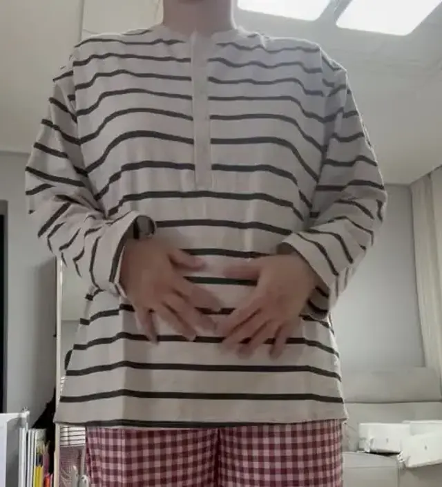 애기 태열땜에 에어컨을 강하게 켜니 여름에도 긴팔 수유복을 입을 수 밖에 없네요. 반