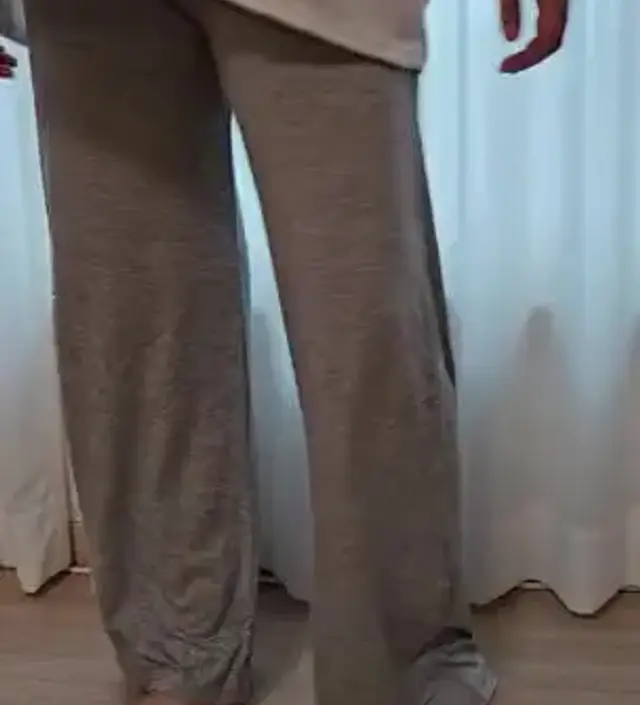 찰랑찰랑 소재라 넘 편해요
