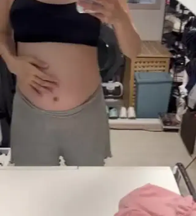 만삭시즌이라 그런지 조금 작아서 오래입지는 못합니다! 브라 스펀지부분이 찌그러진부