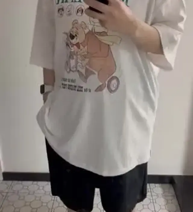 크림색 구입해서 입었는데 너무 편하고 이뻐서 화이트 추가구매했어요~ 처음에 냄새는 