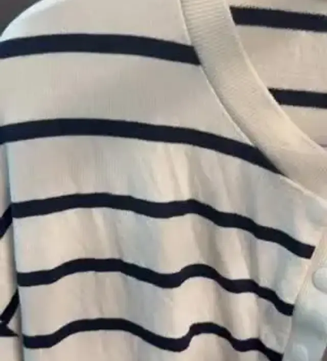 오트밀이랑 네이비 두 개 구입해서 아주 편하게 열심히 돌려 입고 있어요. 수유할 때 똑