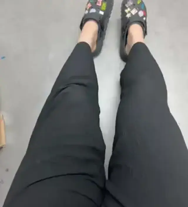 리뷰 쓸 생각 없었다가 바지 너무 편해서 더 사러 들어왔다가 마침 지금 입고 있어서 리