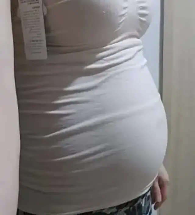 출산하고 입어야할듯 55사이즈 옷이에요 보정속옷 느낌 소재는 보들보들 해요