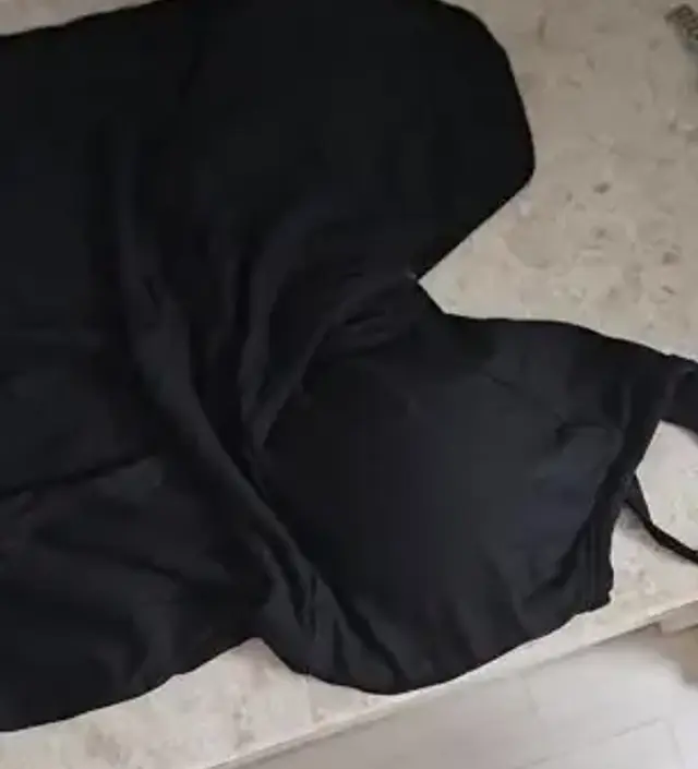 엄청 편한데 사이즈가 좀 크네요 ㅠ 그리고 패드가 잘 빠져요 그게 아쉽지만 편해요!!!