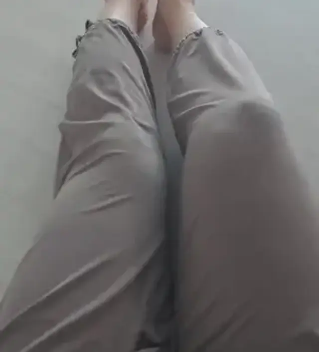 허벅지 힙 폭은 와이드하면서 배 부분은 적당히 잡아주는 요가팬츠 입니다. 부들부들 재