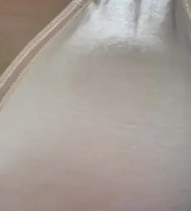 안쪽이 수건 테리 재질로 되어 있어서 좋은거 같아요 ! 흡수력이 중요한 수유브라에서 