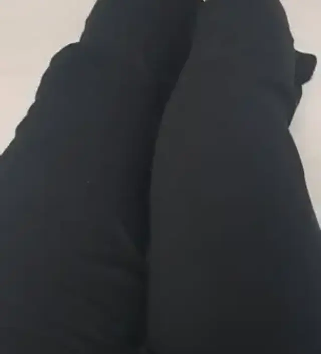 쭉쭉 잘 늘어나서 얼마나 편한지 몰라요. 가볍고 얇아서 안입은것 처럼 부드럽습니다.