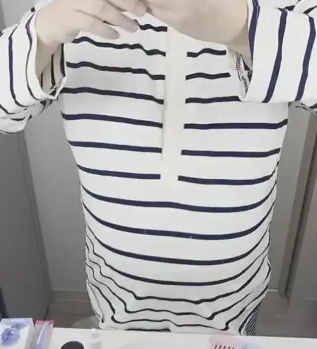 팔목에 시보리가 없어서 아쉬운데 면소재가 부드러워서 좋습니다 수유할때 잘 입을수있