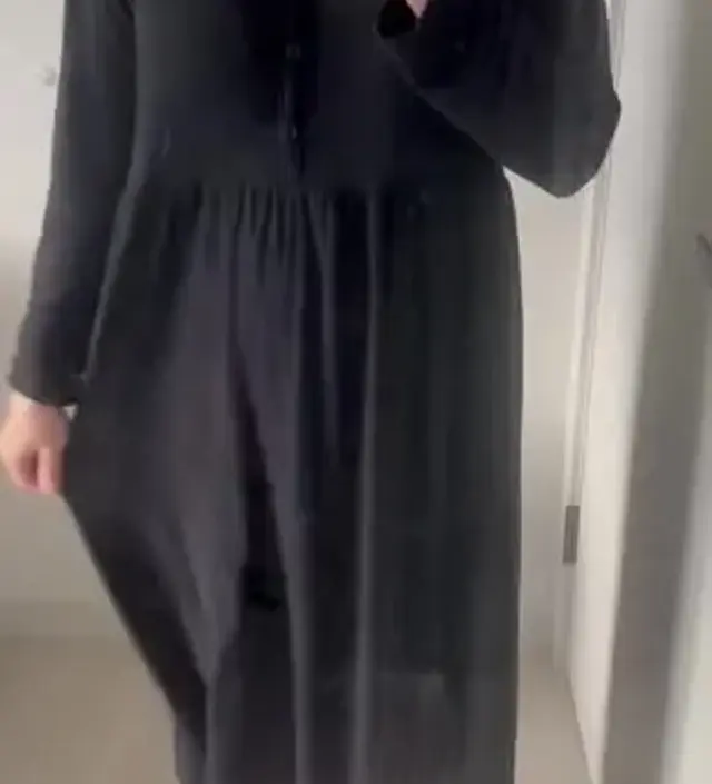 수유원피스 찾다가 구매했어요~ 긴팔에 블랙을 원했는데 스판도 좋고 편해요~