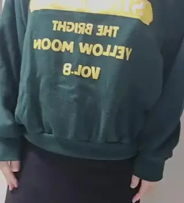 부해보이지않고 배찡기지도않고 너무편합니다. 검정 기본핏이라 여기저기 입기 좋을것같