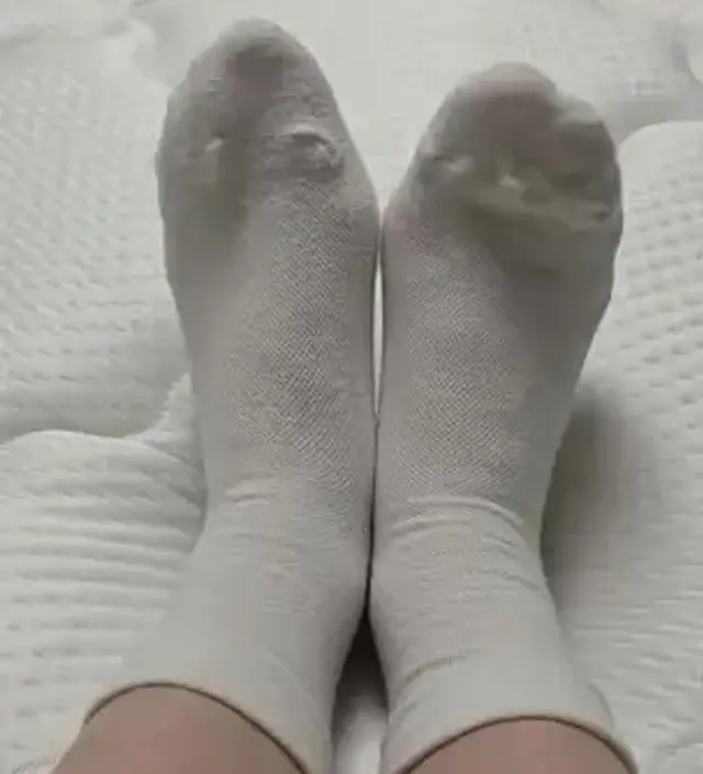 종아리 압박밴드하고 일반 양말까지 신으면
