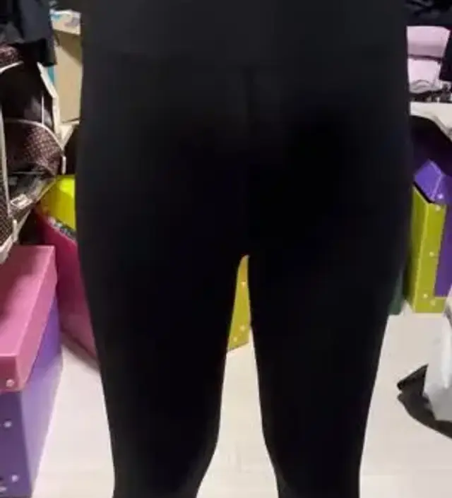 배 쫄릴까봐 한치수 크게샀는데 레깅스처럼 잡아주는 느낌은 없고 쫄바지같은 느낌입니