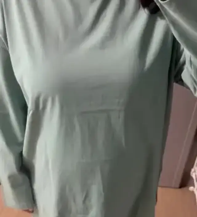 루즈핏 사보고 맘에 들어서 추가로 구매하는 건데 총기장이랑 팔길이가 좀 줄었네요 총