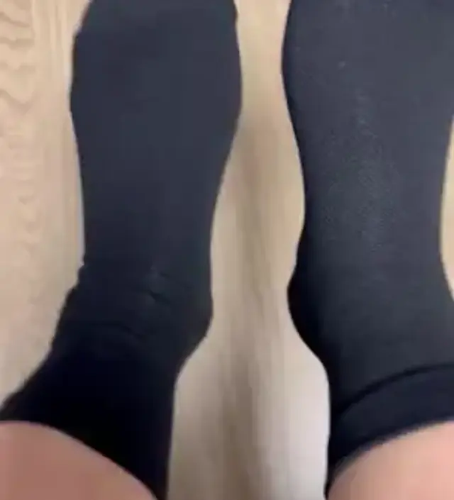 오른발 메쉬 왼발 일반입니다. 메쉬가 좀 더 편하게 맞고 통기성이 아주 좋네요~! 