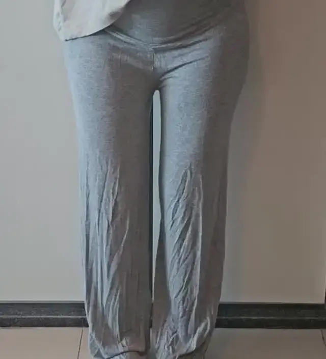 검정색을 먼저 입어보고 너무 만족스러워 추가 구매한 건데, 역시 기대 이상이었어요. 