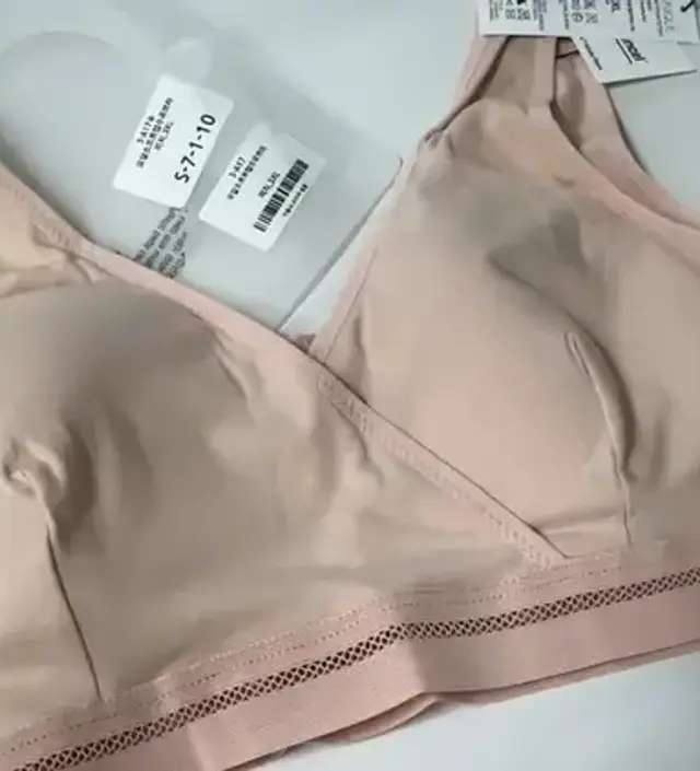 수유할 때 가슴이 더 커진다고해서 일부러 사이즈 넉넉하게 시켰어요.