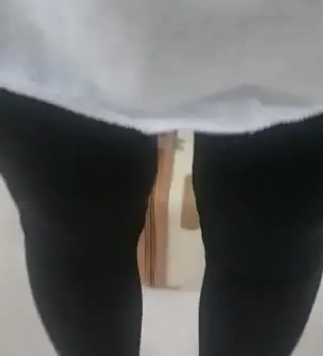 처음 착용했을때 타이트해서 놀랐어요 ㅋㅋ 근데 잘 늘어나고 몸에 잘맞네요 배가 약간