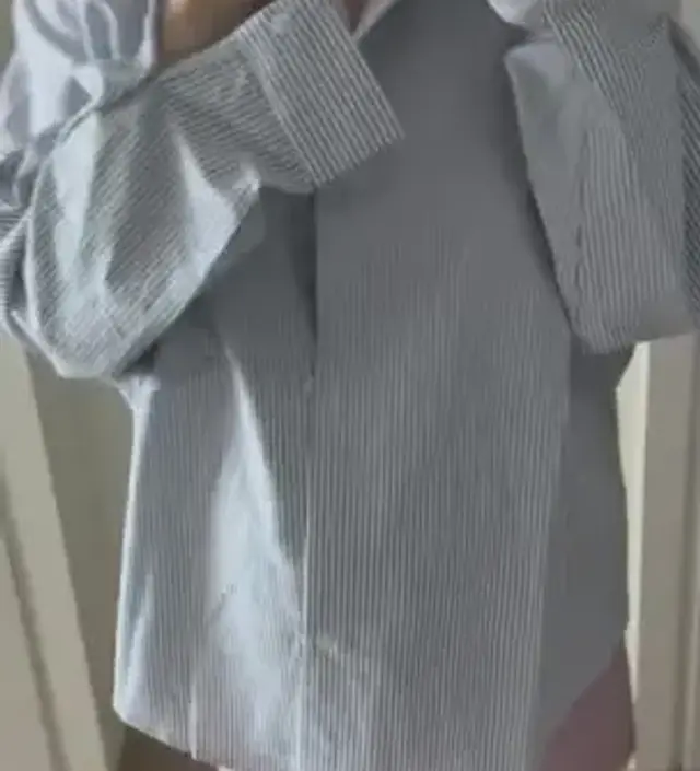 배송 빠르게 받앗어요!! 배가마니나와서 부해보이는느낌은 잇지만 그래도 핏이이뻐요~~