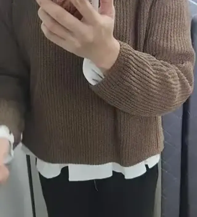 원피스나 브라우스 안에 편히 걸칠 니트로 구매했습니다! 출산하고나서도 예쁘게 입을 