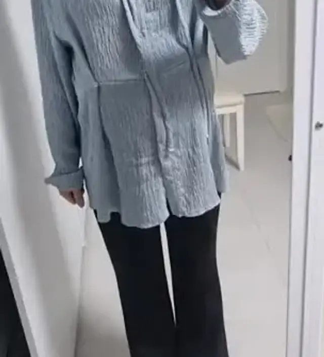 33주 배 많이 나온 임산부입니다. 찰랑거리는 소재로, 입기 편합니다:) 재질좋고 예뻐요