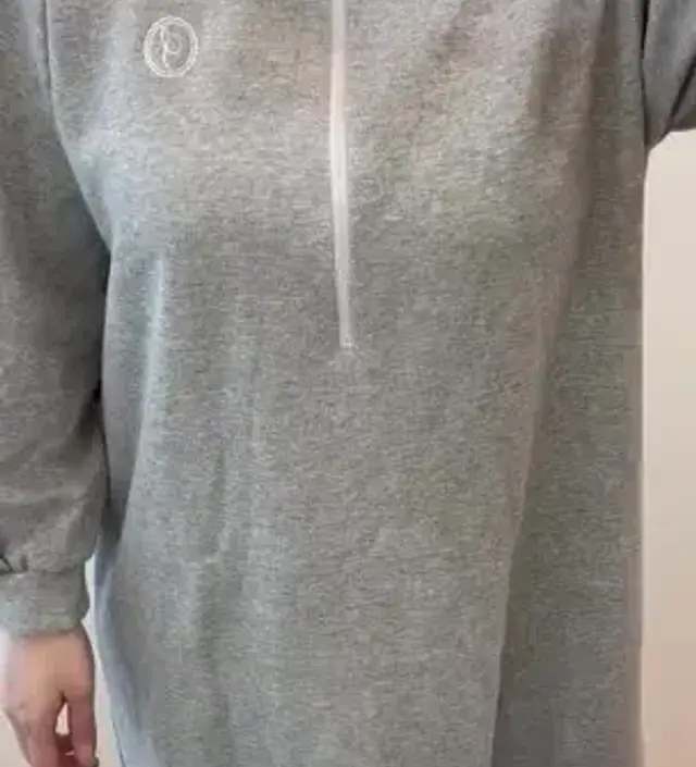 생각보다 더 도톰한 면이라 지금은 조금 덥지만 10월되면 교복처럼 입을 수 있을 것 같