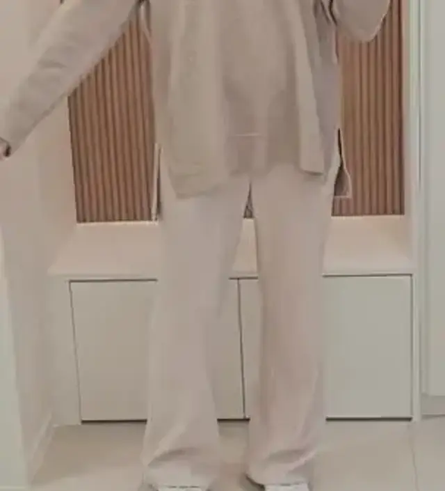 재질이 백화점에서 산 캐시미어처럼 부들부들해서 깜짝 놀랐어요 ㅎㅎ 재질에 비해 가성