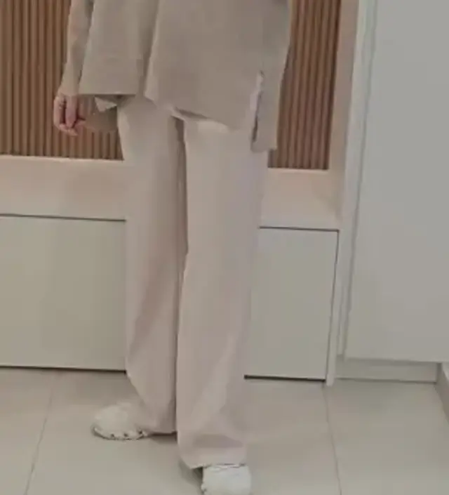 노란 베이지 색상은 안 좋아하는데 깔끔하게 밝은 예쁜 베이지 색상이라 여기저기 받쳐