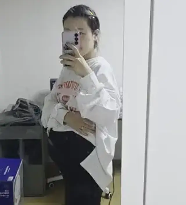 가장 베이직한 검정색 치마인데요
