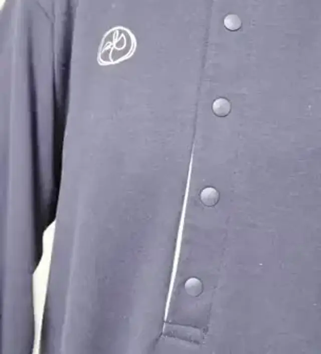 일단 네이비 색깔이 마음에 들고 집에서 입기도 외출하기도 좋은 원피스예요 면이라서 