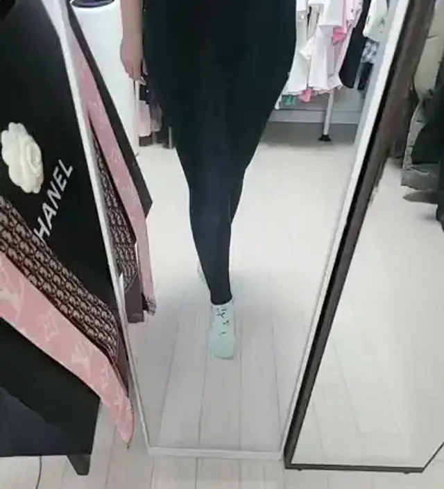 레깅스 편하고 두께도 가을에 입기 좋아서 추천합니다~!!