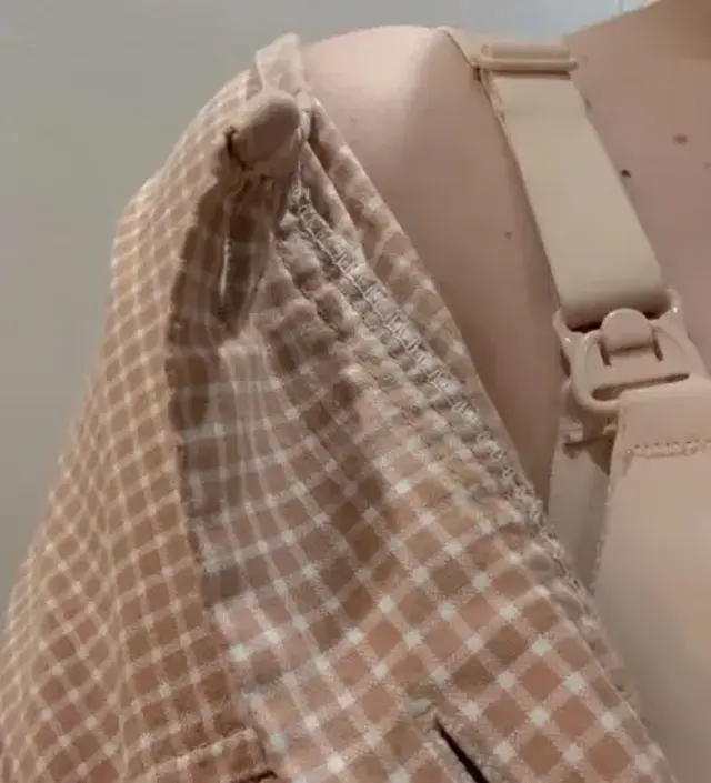 베이직과 버튼홀 하나씩 샀습니다. 버튼홀이 좀더 편합니다. 버튼홀 풀고 앞후크 열어서