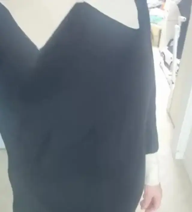 추석때 입으려고 샀는데 조금 두꺼워서 좀더 쌀쌀해지면 입어야겠어요