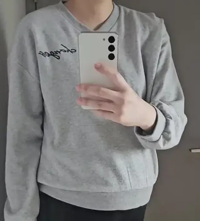 두껍지 않고 약간 얇고 찰랑거려서 10월까지 입기 좋은 두께입니다ㅎㅎ팔, 몸통 기장 좋