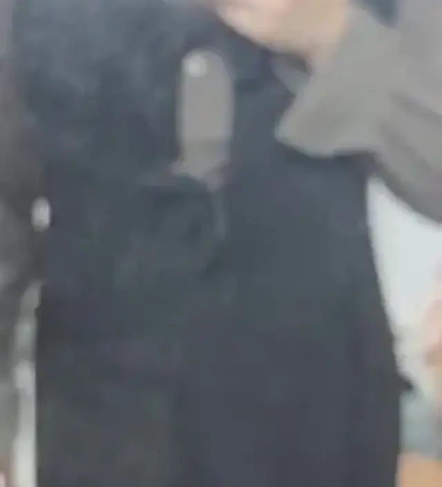 조금 크긴 한데 편하게 잘 입을 것 같아요~