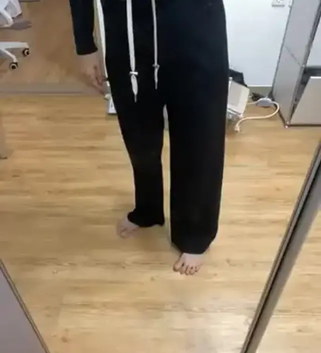 쌀쌀해져서 약간 도톰한 바지가 필요했는데 너무 편하고 잘맞아요!!