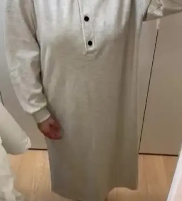 20주 임산부인데 면 소재라 엄청 편하고 지금 날씨에 입기 딱 좋은 두께감이에요! 가격