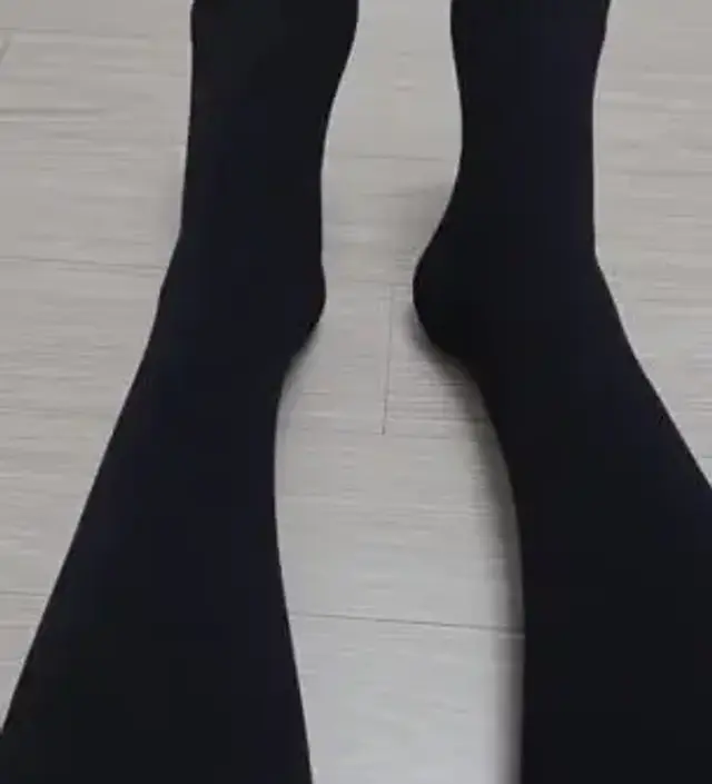 잘 늘어나서 다리 많이 부어도 잘 들어가요