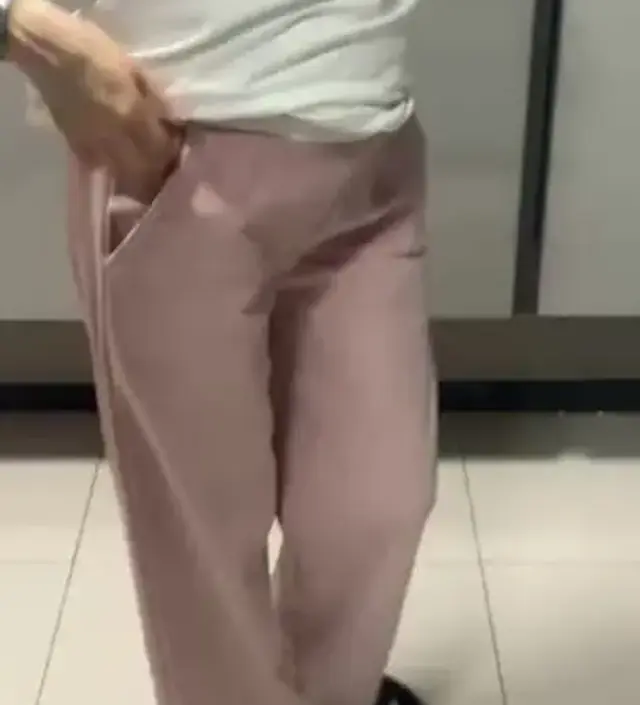 생각보다 길지 않아요!! 163인데 조금 짧다는 느낌이 납니다..! 소재 부드럽고 색감 연