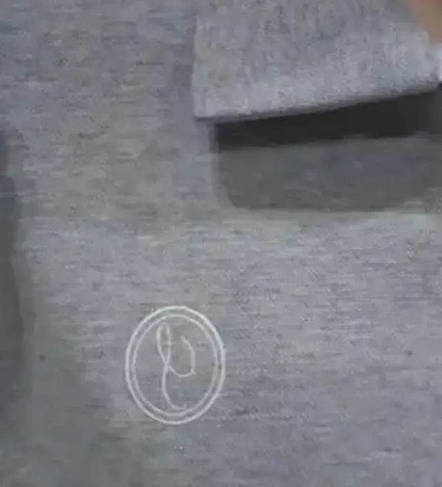 편하게 입으려고 샀어요. 편하고 보들보들 좋네요. 좀 더 쌀쌀해지면 교복될듯 합니다 