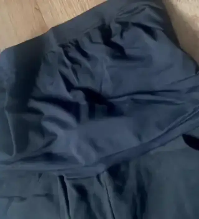 너므 편해요!!😭 그냥 소임믿고샀는데 겨울에 입으면 교복될꺼같아요!! 일할때나 친구들