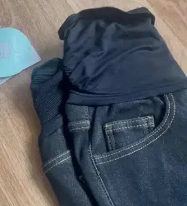 이건 겨울에 완전 잘입을것같아요. 지금 가을이지만 미리 기모있는걸로샀는데 너무 부드