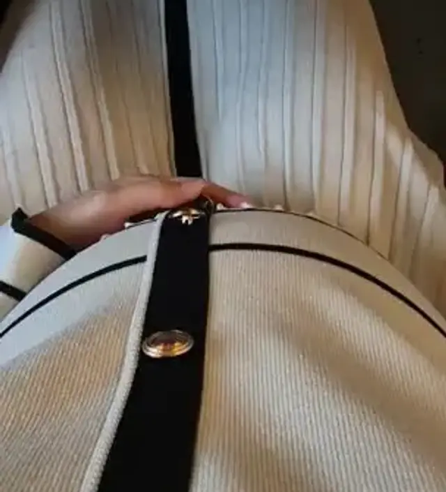 8개월차 임산부인데 만삭때까지 입어도 품이 넉넉할정도라 좋아요 아이보리 색도 넘 화