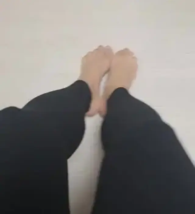 좀 짧게 입고싶어서 키작은맘 버전으로 구매했더니 딱 발목 보이는 기장으로 좋아요.
